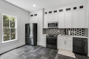 電子レンジ、オーブン、コンロ、食器洗い機