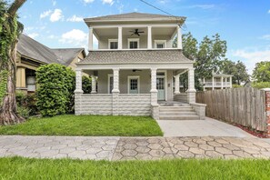 Exterior - Majestic Gem - 3BR - UF Health - Jags Stadium - Pet Friendly (Jacksonville)