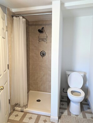 Dusche, Handtücher, Toilettenpapier