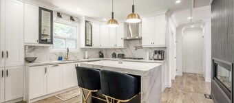 Mississauga. 4 Br 2 Bath. Outdoor Swimming Pool