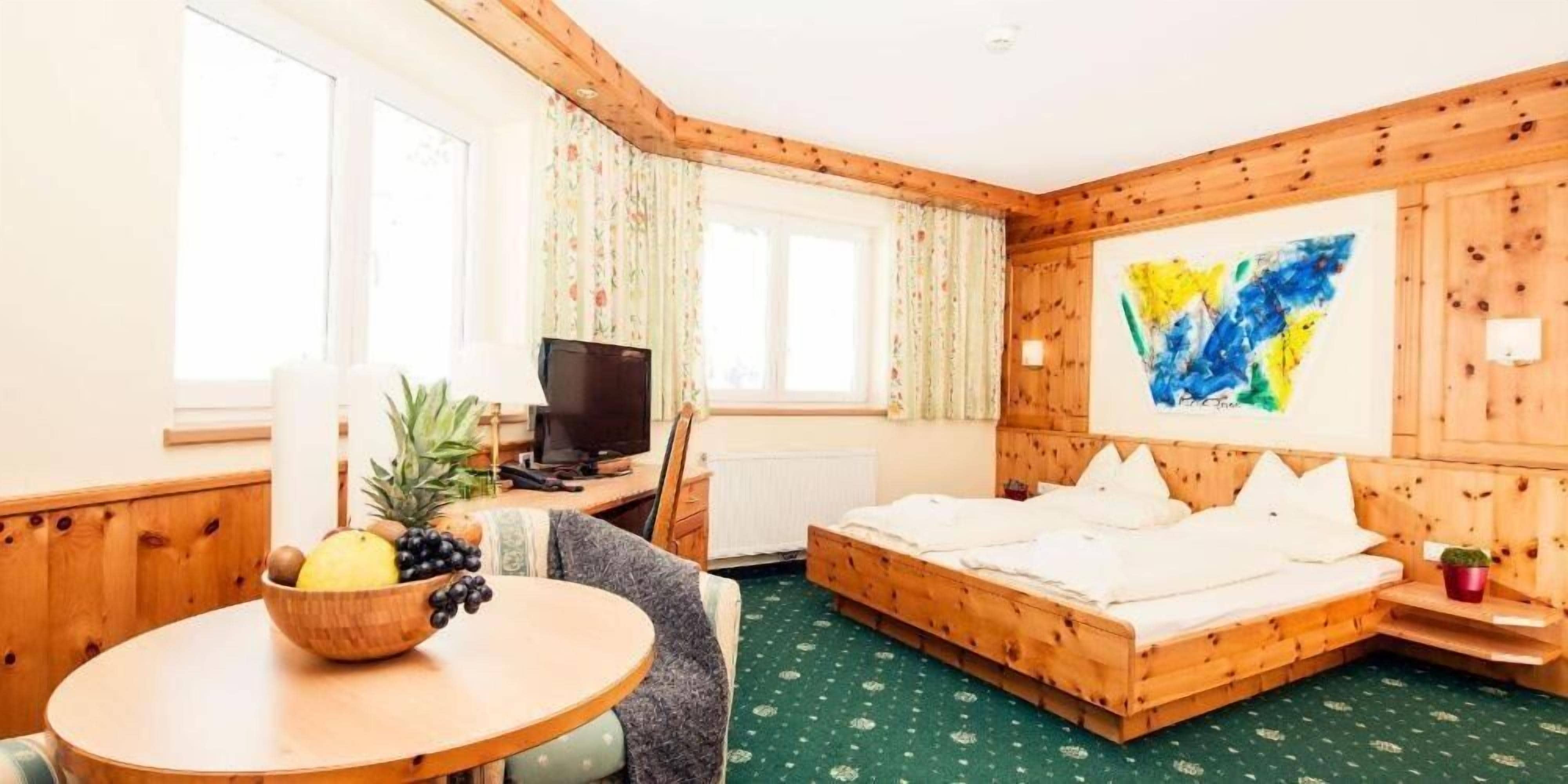 In-room safe, free WiFi, bed sheets