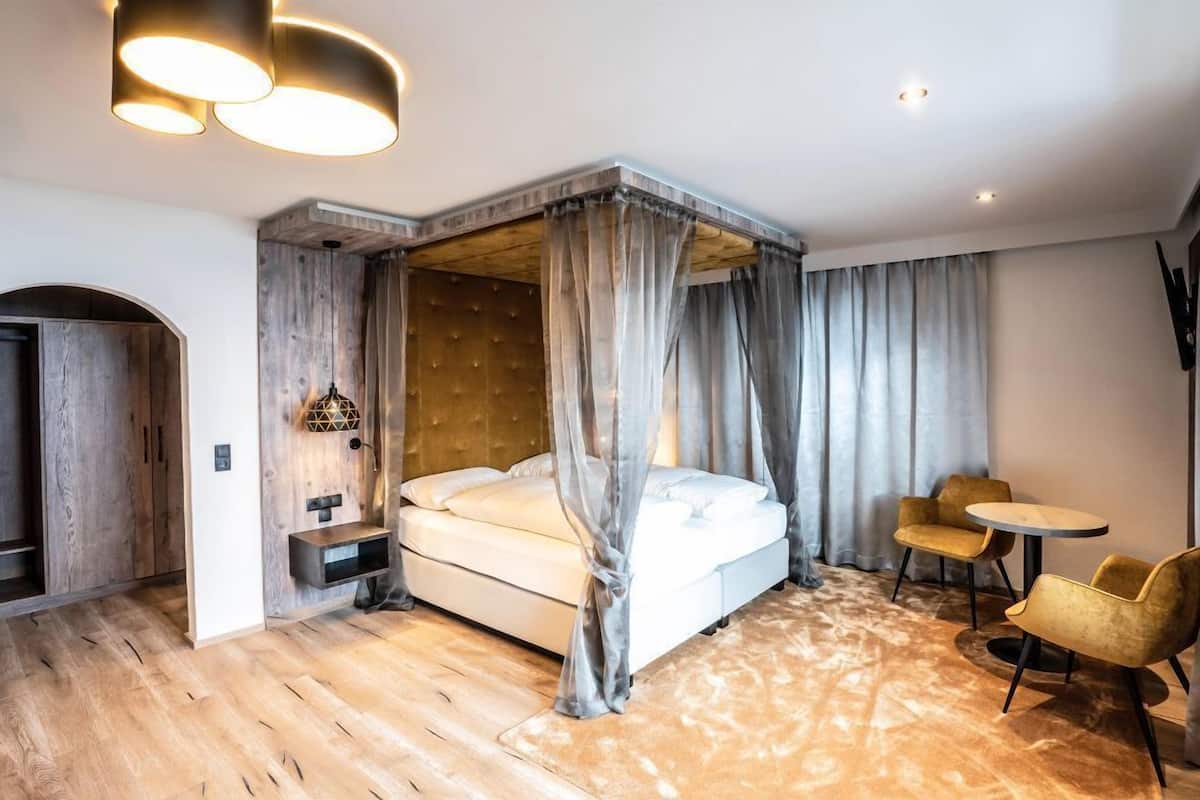 Superior Suite | In-room safe, free WiFi, bed sheets