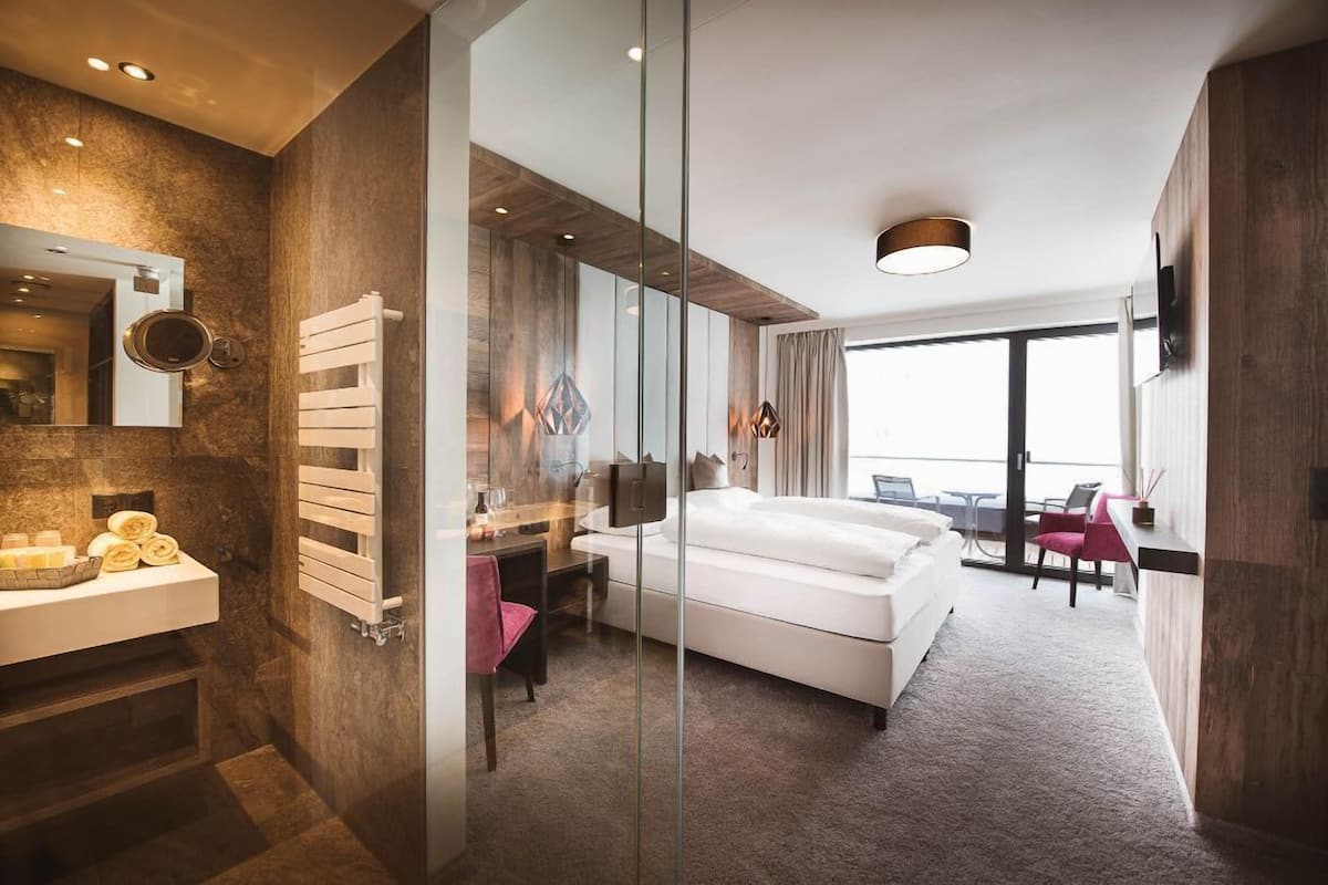 Superior Apartment | In-room safe, free WiFi, bed sheets