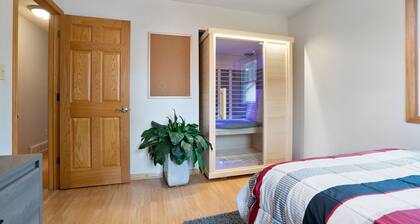 Family Getaway 2BR/2BA with Sauna - Air Hockey - Bar