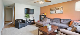 Family Getaway 2BR/2BA with Sauna - Air Hockey - Bar