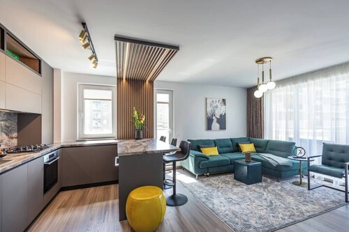 Urban Plaza Mountain View Luxury Retreat