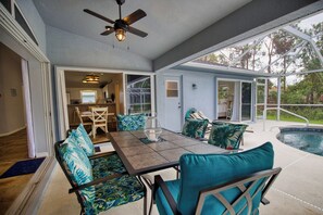Outdoor dining - Villa close to SW Florida Beaches and Golf Courses  (Rotonda West)