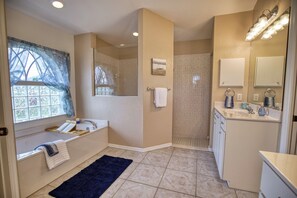 Shower, hair dryer, towels, toilet paper - Villa close to SW Florida Beaches and Golf Courses  (Rotonda West)