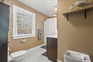 Handtücher, Seife, Shampoo, Toilettenpapier