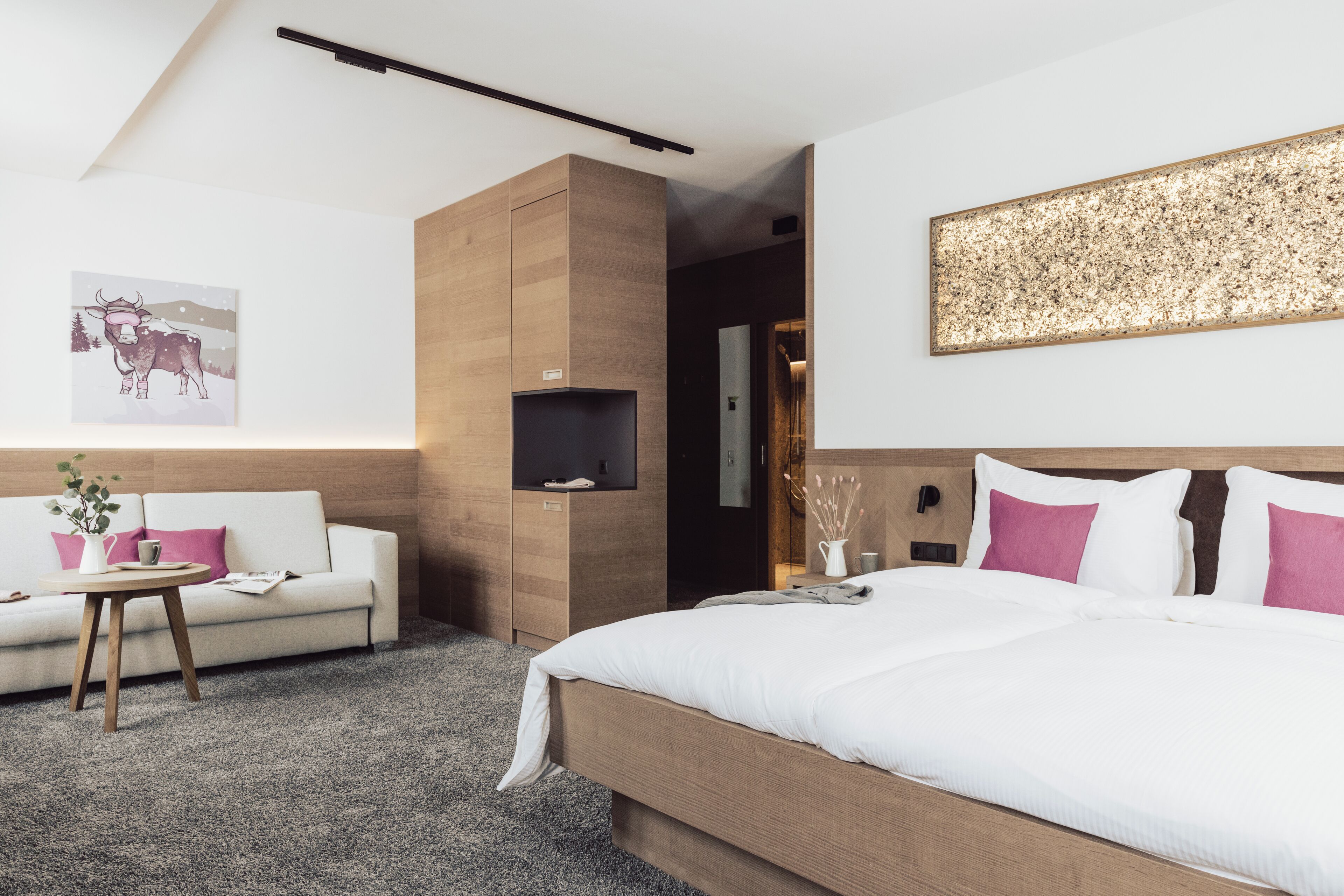 デラックス ダブルルーム | セーフティボックス (室内)、デスク、WiFi (無料)、ベッドシーツ