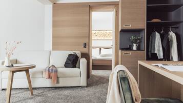 Departamento superior | 1 habitación, caja de seguridad en la habitación y escritorio