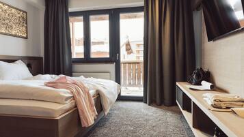 Habitación cuádruple | 1 habitación, caja de seguridad en la habitación y escritorio