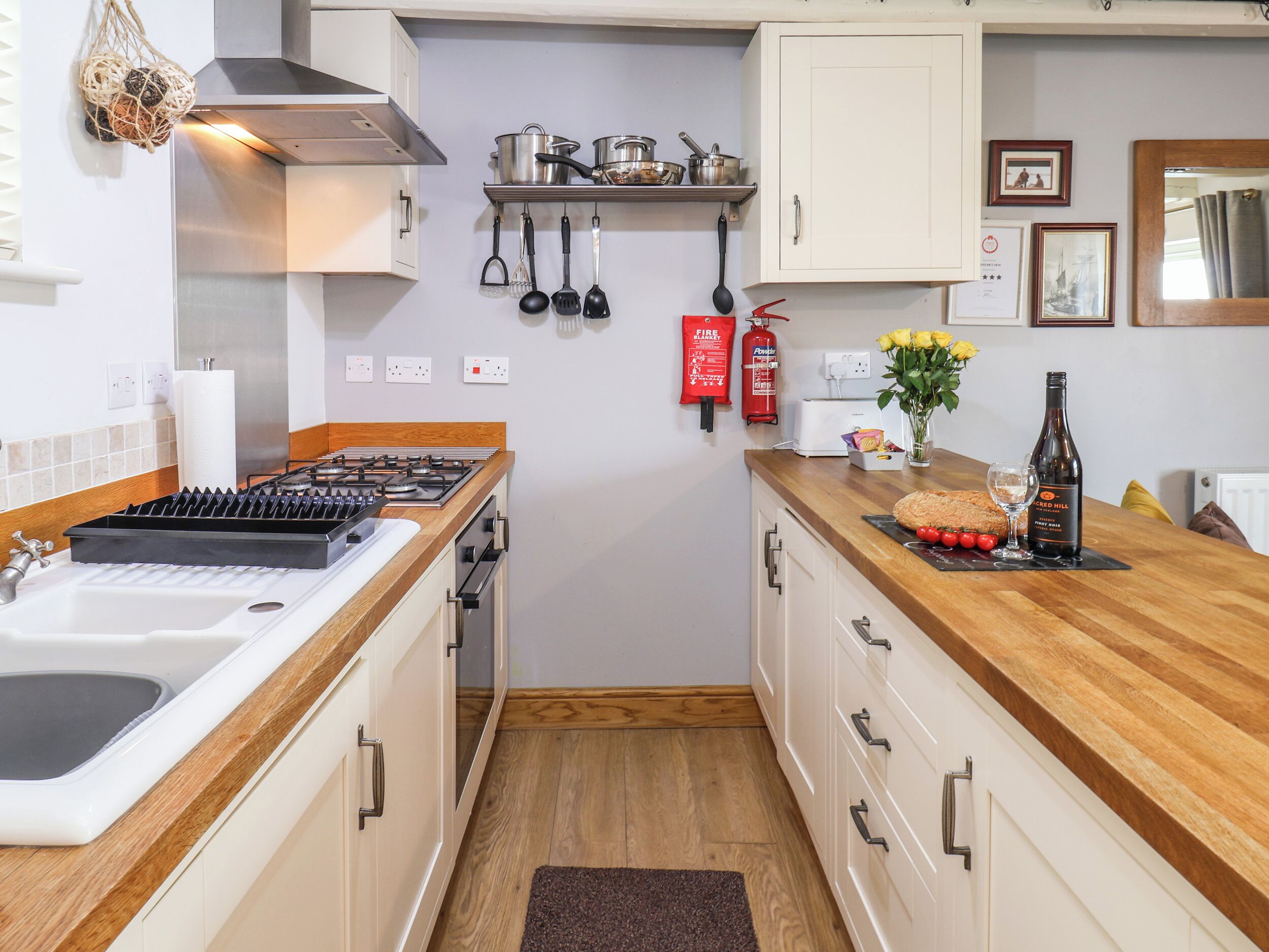 Refrigerador, lavavajillas, tetera/pava eléctrica, tostadora