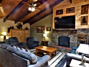 TV, fireplace, DVD player - Buckner Bunkhouse (Sleeps up to 24) (Ruidoso)