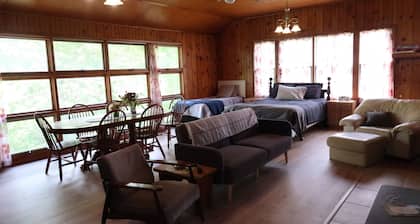 Oak Lodge - Sleeps up to 6 - Full Kitchen & Pet Friendly