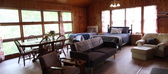Oak Lodge - Sleeps up to 6 - Full Kitchen & Pet Friendly