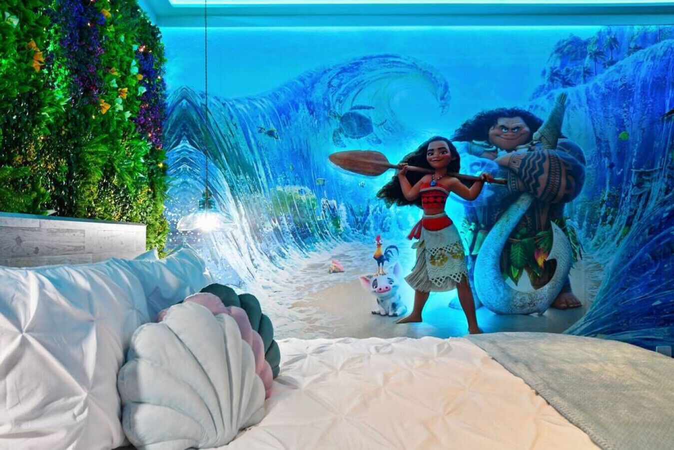 9 chambres, bureau, fer et planche à repasser, lit parapluie