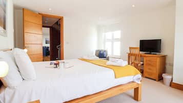 4 bedrooms, individually decorated, individually furnished, free WiFi