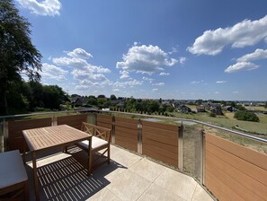 Outdoor dining - Quiet vacation apartment by the pond Pet-friendly in Schmidt (Nideggen)