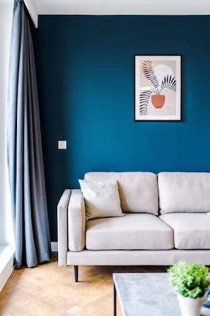 Smart TV - 2 Bedroom Apartment with Balcony (Manchester)