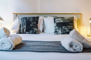 2 bedrooms, desk, iron/ironing board, free WiFi - 4-Storey 2-Bedroom Stylish Townhouse in Ancoats (Ancoats)