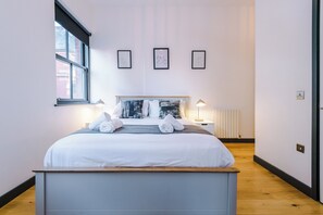 2 bedrooms, desk, iron/ironing board, free WiFi