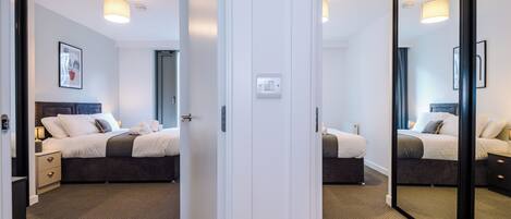 3 slaapkamers, een bureau, een strijkplank/strijkijzer, gratis wifi