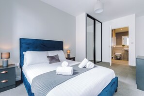 2 Schlafzimmer, Schreibtisch, Bügeleisen/Bügelbrett, kostenloses WLAN