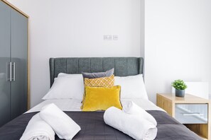 2 chambres, bureau, fer et planche à repasser, Wi-Fi gratuit