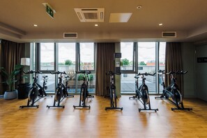 Fitness facility - 2 Bedroom Apartment with Balcony (Manchester)