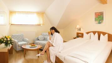 Zimmersafe, Schreibtisch, kostenloses WLAN, BettwÀsche