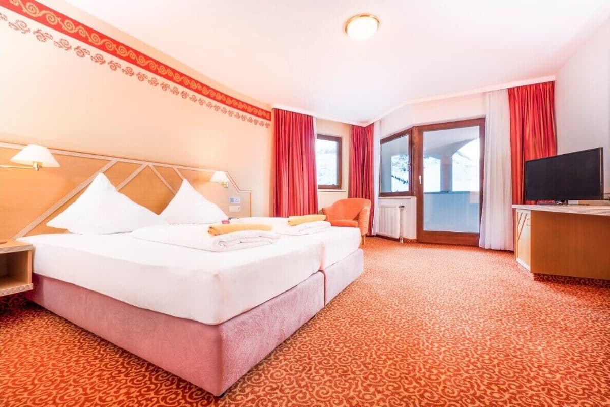 Phòng Suite Superior | 1 phòng ngủ, két bảo mật tại phòng, bàn