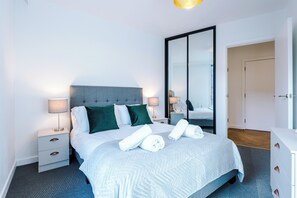 2 bedrooms, desk, iron/ironing board, free WiFi - 2 Bedroom Apartment (Manchester)