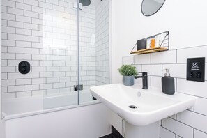 Shower - 1 Bedroom Apartment with Balcony (Greater Manchester)
