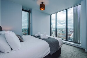 3 Schlafzimmer, Schreibtisch, Bügeleisen/Bügelbrett, kostenloses WLAN