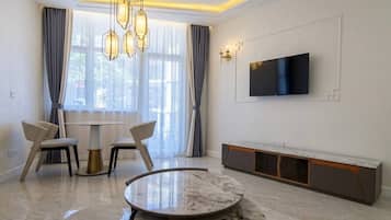 Executive Apartment | Living area | Smart TV, pay movies