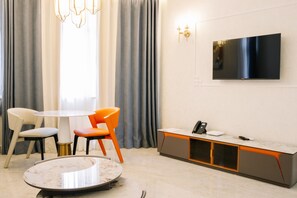 เอ็กเซกคิวทีฟอพาร์ทเมนท์ | บริเวณนั่งเล่น | สมาร์ททีวี, ภาพยนตร์แบบจ่ายต่อเรื่อง