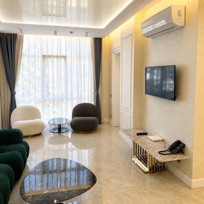 Junior Apartment | Living area | Smart TV, pay movies