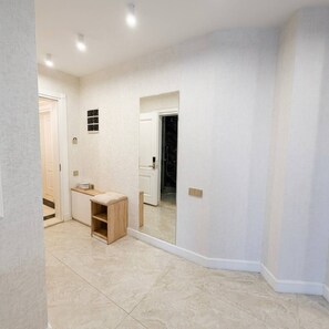 Deluxe Apartment | Living area | Smart TV, pay movies - MamuApartment (Batumi)