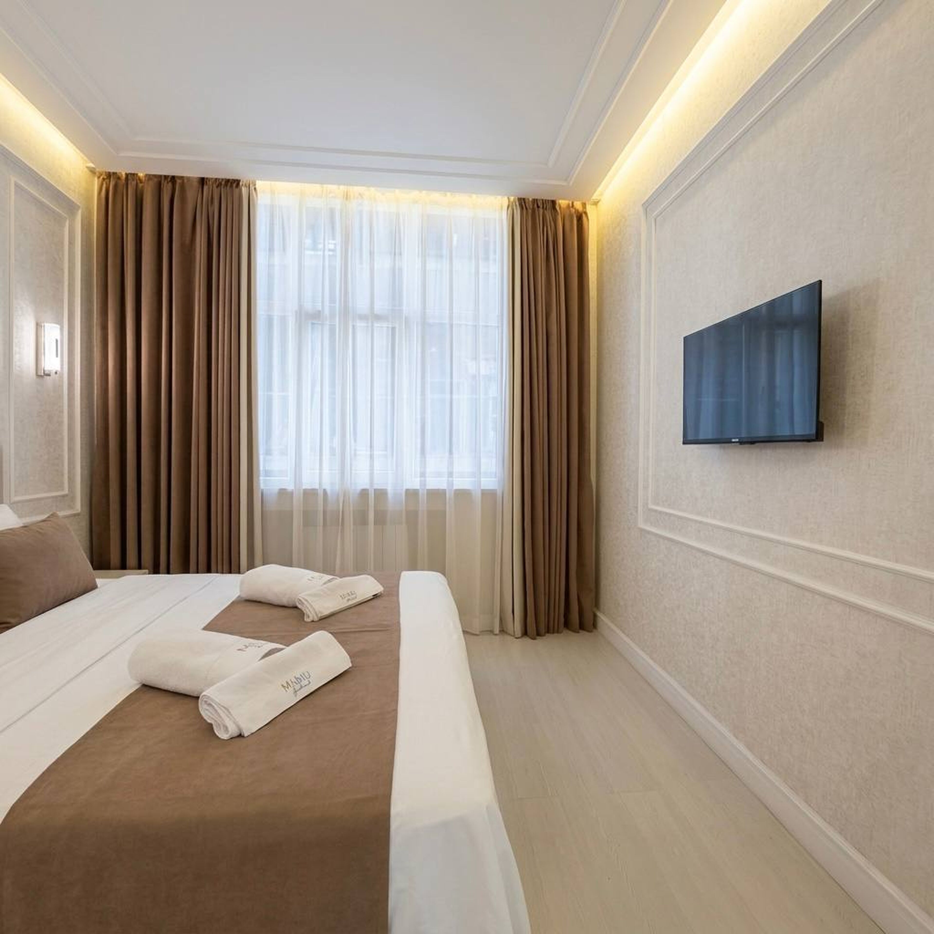Deluxe Apartment | Premium bedding, Select Comfort beds, laptop workspace
