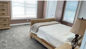 4 makuuhuonetta, silitysrauta/-lauta, vauvan matkasänky, ilmainen Wi-Fi