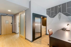 Standard Room, 1 King Bed, Non Smoking | Premium bedding, desk, laptop workspace, blackout drapes
