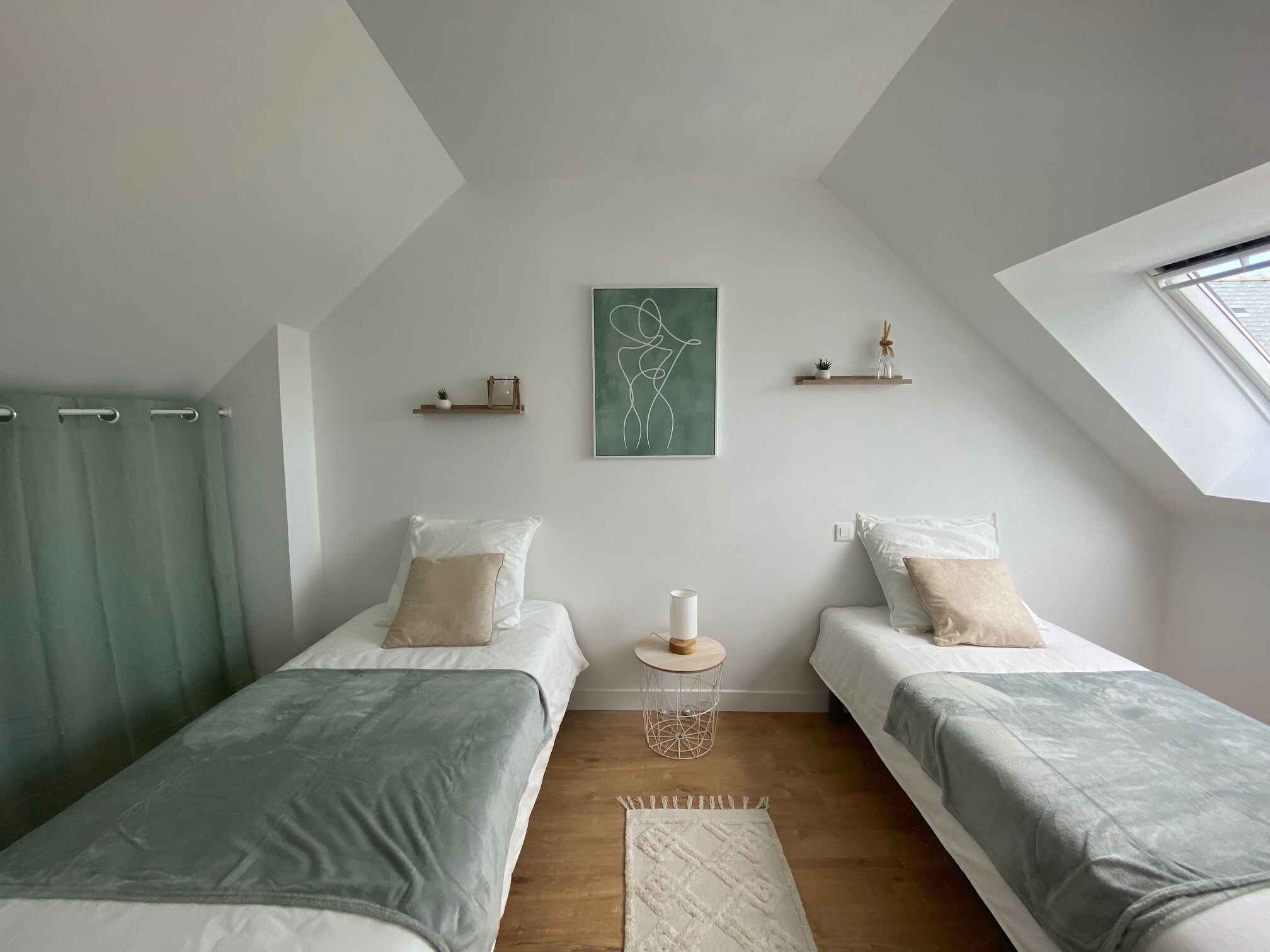 2 bedrooms, iron/ironing board, travel crib, internet