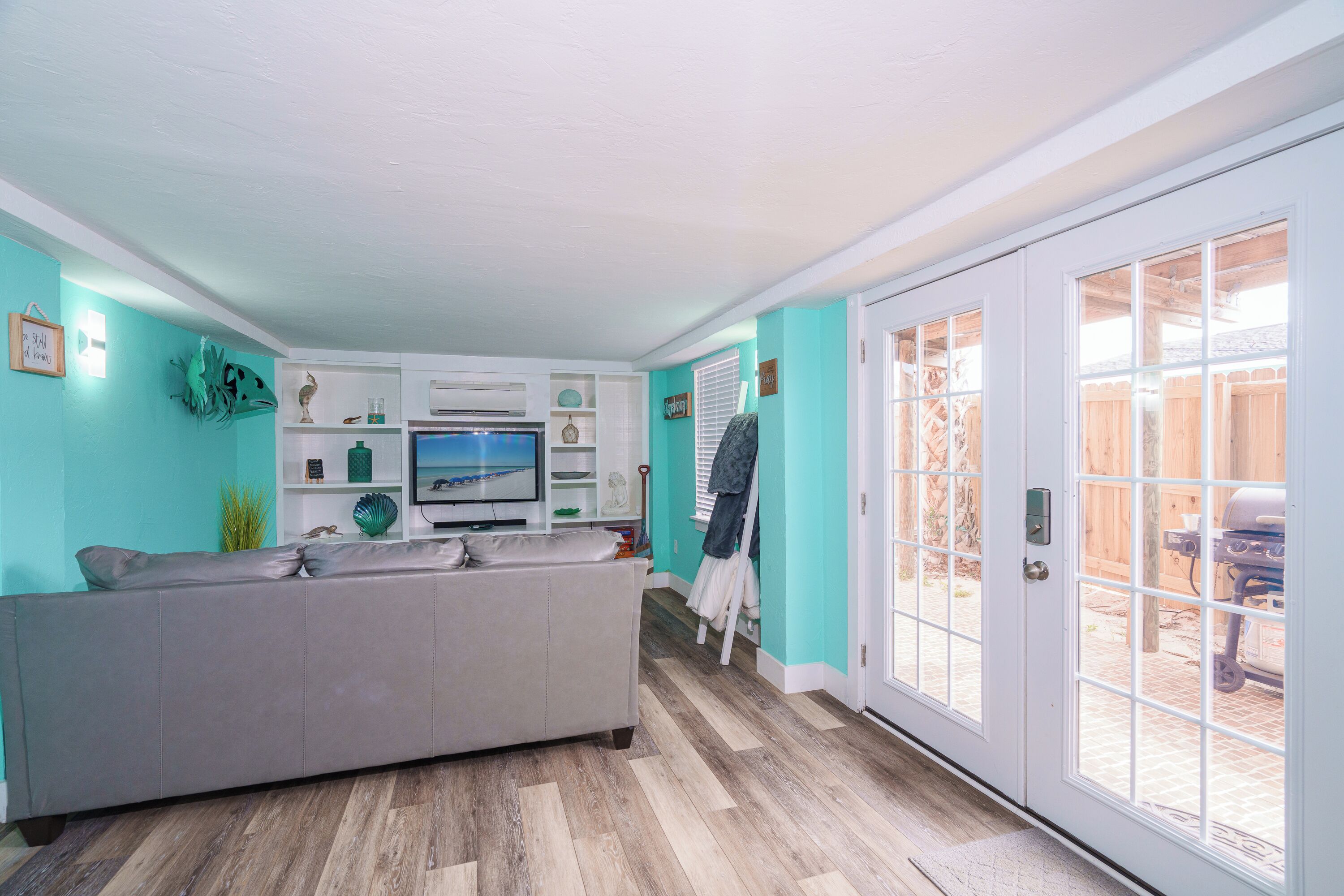 Dreamsicle Paradise Apartment, 3 MINUTES TO BEACH! 1 BR/ 1BA, sleeps 4