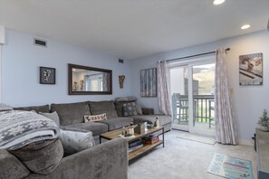 TV, fireplace, stereo