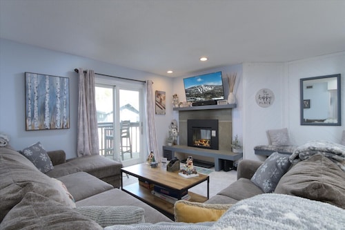 Okemo Mountain Lodge Condo - Great for families with easy access to Okemo clocktower base area!