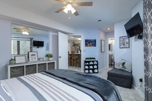 1 bedroom, desk, iron/ironing board, WiFi - Okemo Mountain Lodge Condo - Great for families with easy access to Okemo clocktower base area! (Ludlow)