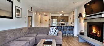 Beautiful Okemo Mountain Lodge Condo at Clocktower Base - Direct Ski Access