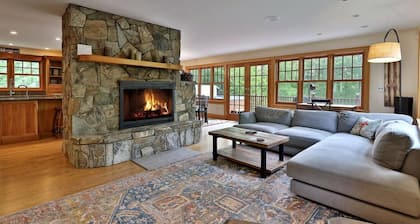 Spacious Okemo Mountain Home With Private Hot Tub!