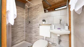 Doccia, asciugacapelli, bidet, asciugamani